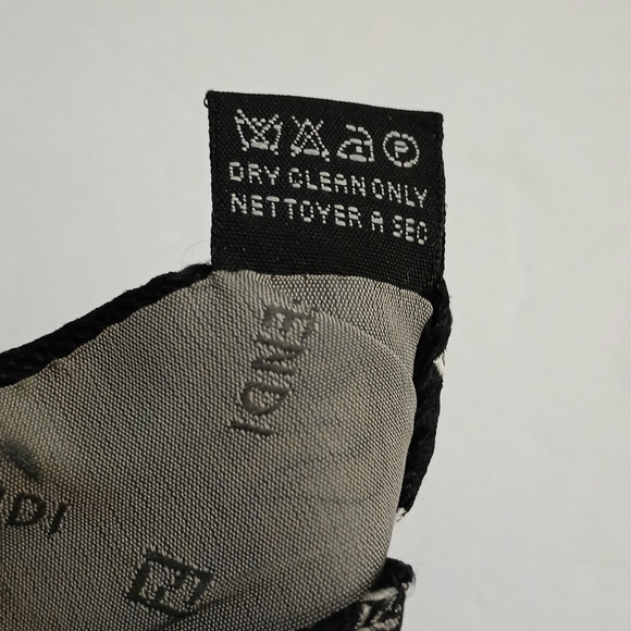 Authentic Vtg Fendi Cravette Italy Black Gold Silver Print Silk Men’s Necktie - Picture 7 of 10